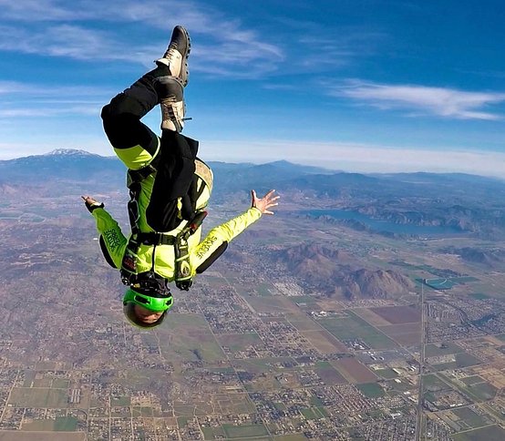 skydiving-journey-woman-struggle-licence-USPA-airborne-petawawa-parachuting-learn-to-skydive-AFF