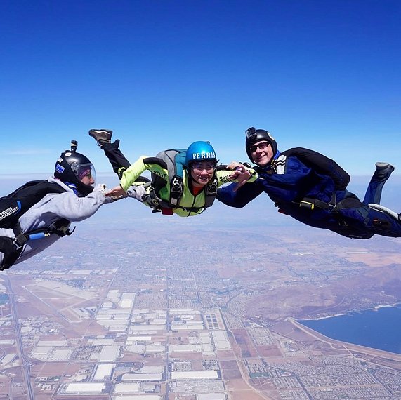 skydiving-journey-woman-struggle-licence-USPA-airborne-petawawa-parachuting-learn-to-skydive