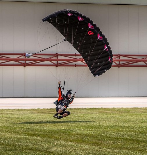 kramer-skydiving-master-rigger-accessible-tandem-harness-wheelchair-skydiving