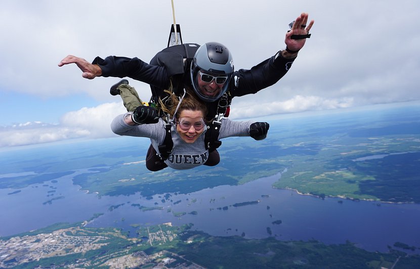 Tandem Skydiver - Girls who jump