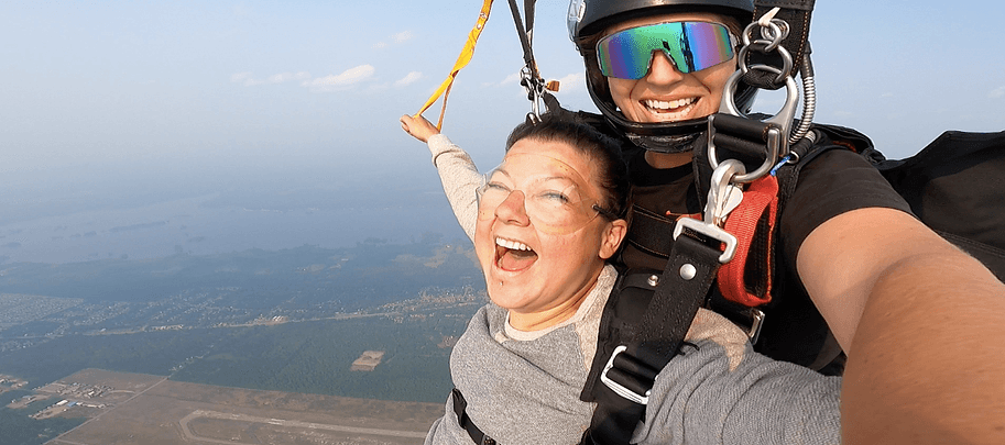skydiving-handcam-freefall-reaction-tandem